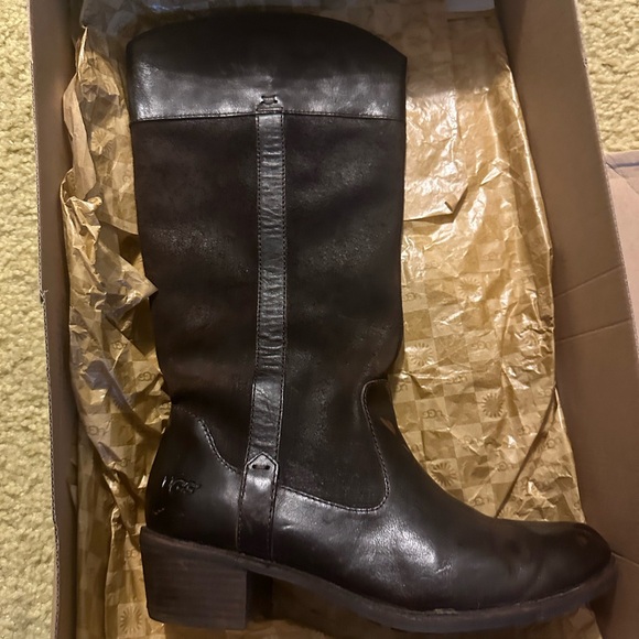 UGG Black Women's Boots - Picture 2 of 5